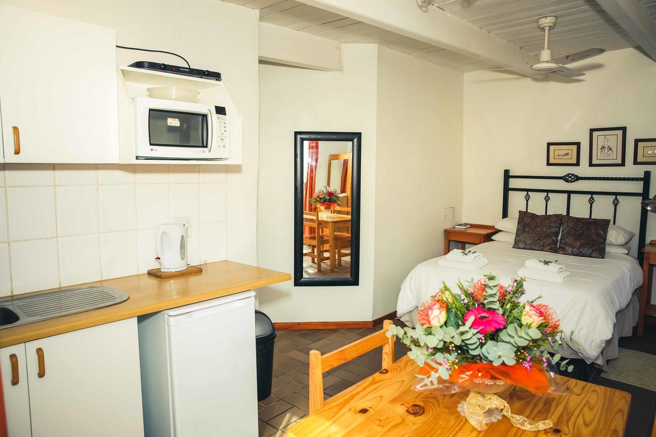Wilgewandel Holiday Farm & Day Restaurant Oudtshoorn Bagian luar foto