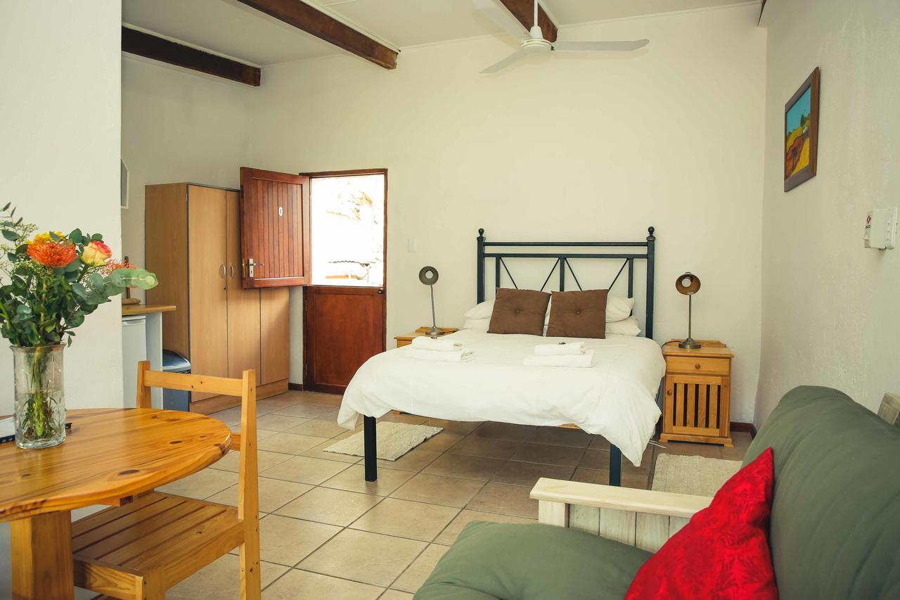 Wilgewandel Holiday Farm & Day Restaurant Oudtshoorn Bagian luar foto