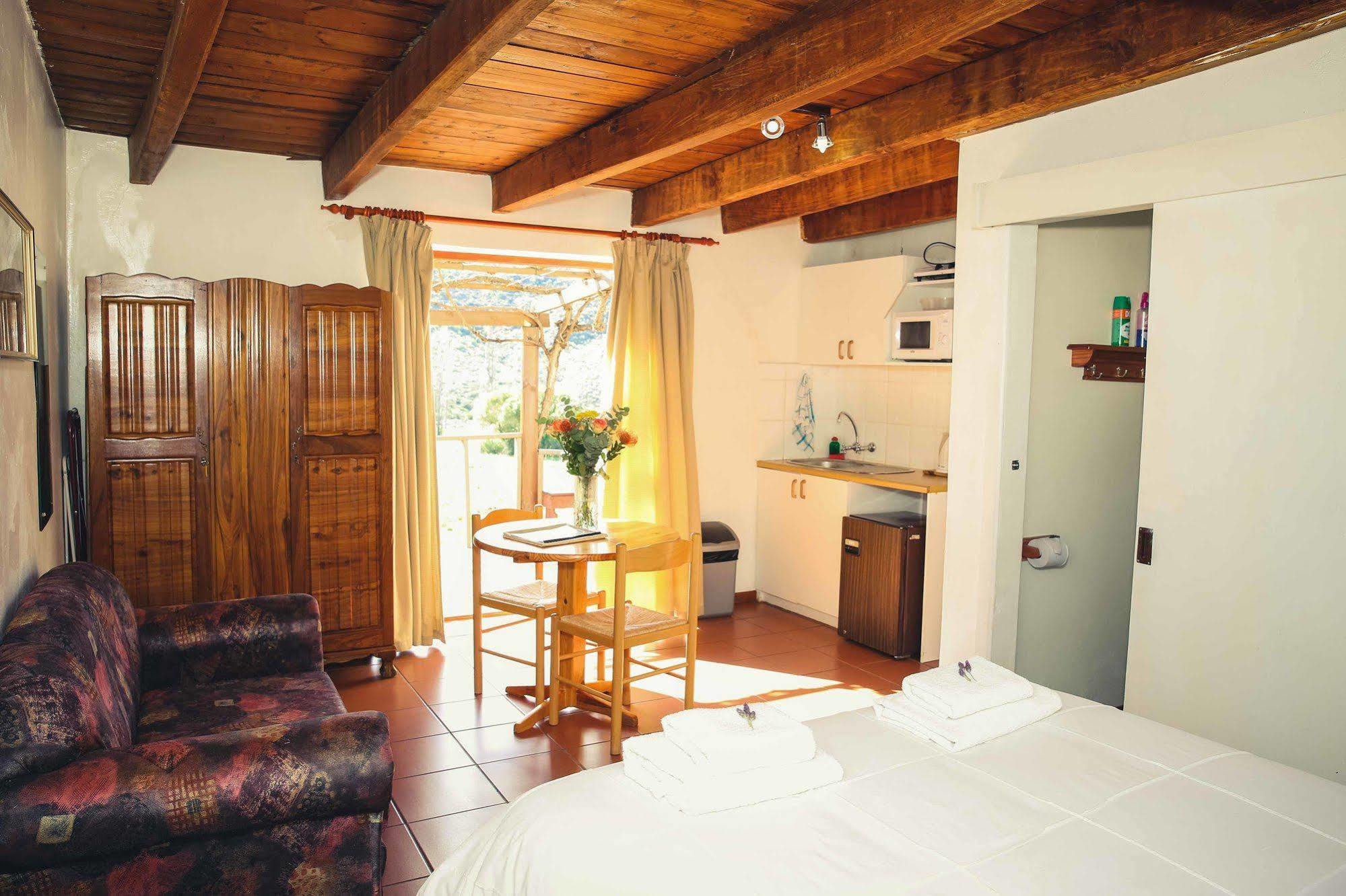 Wilgewandel Holiday Farm & Day Restaurant Oudtshoorn Bagian luar foto